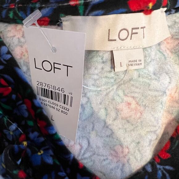 NWT LOFT Black Luxe Velvet W/Blue & Red Floral V-Neck Short Sleeve Top - Picture 6 of 11
